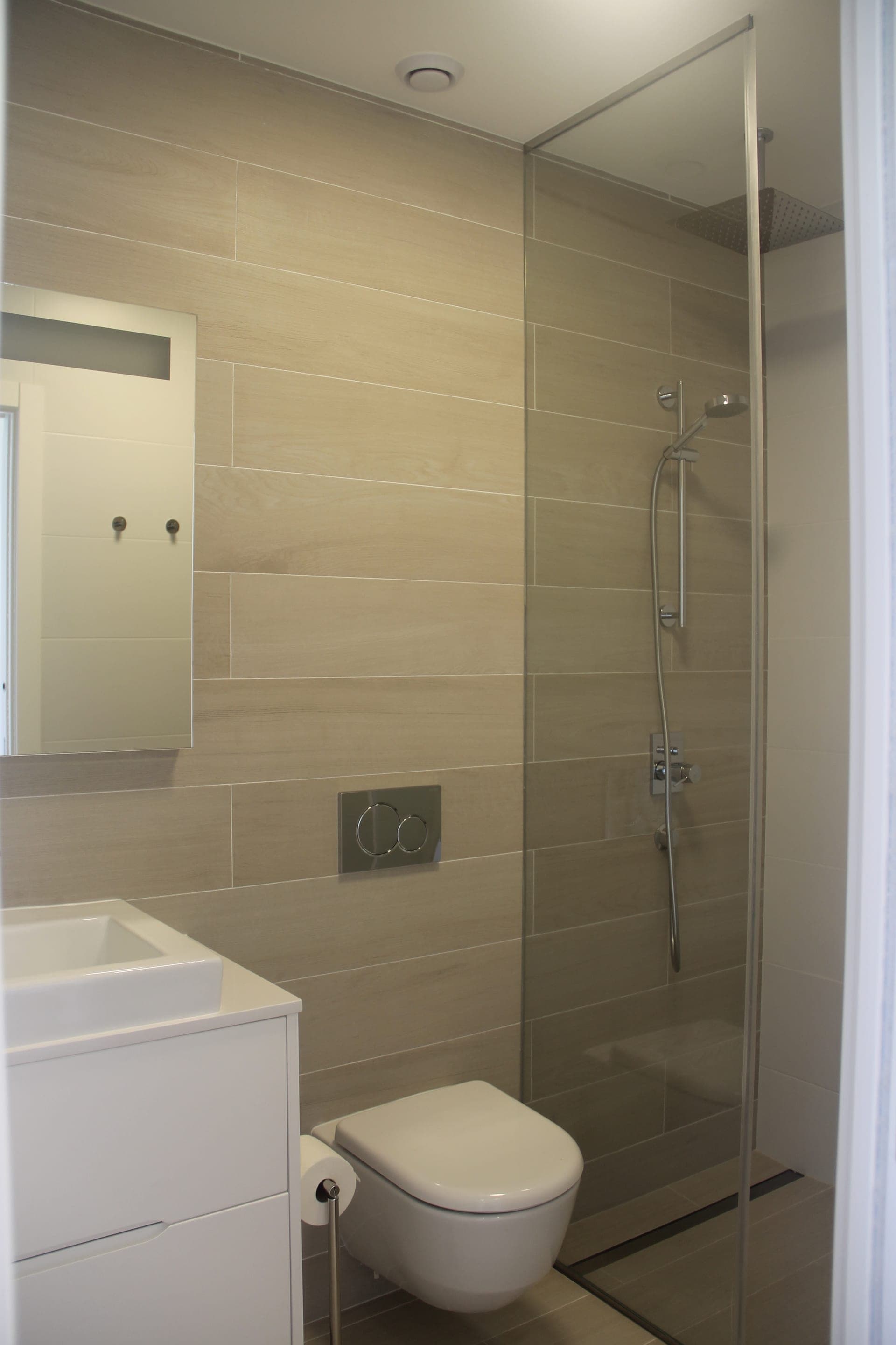 Moderne en-suite badkamer